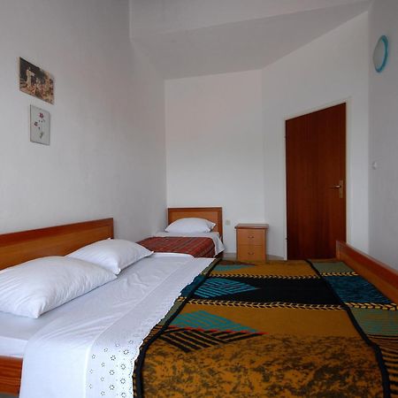Apartments And Rooms With A Swimming Pool Kali, Ugljan - 14083 客房 照片