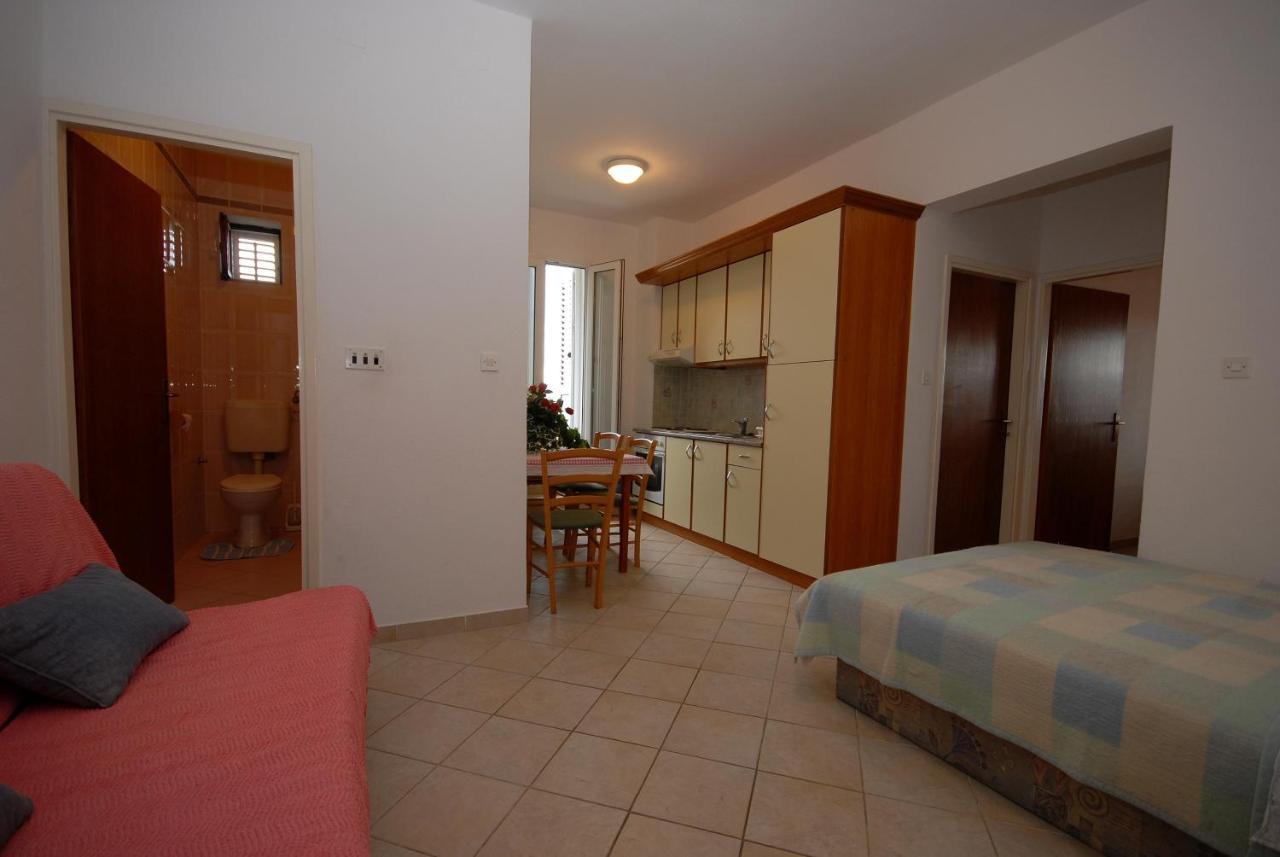 Apartments And Rooms With A Swimming Pool Kali, Ugljan - 14083 外观 照片
