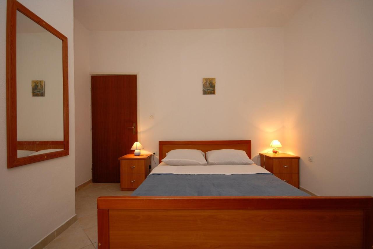 Apartments And Rooms With A Swimming Pool Kali, Ugljan - 14083 外观 照片