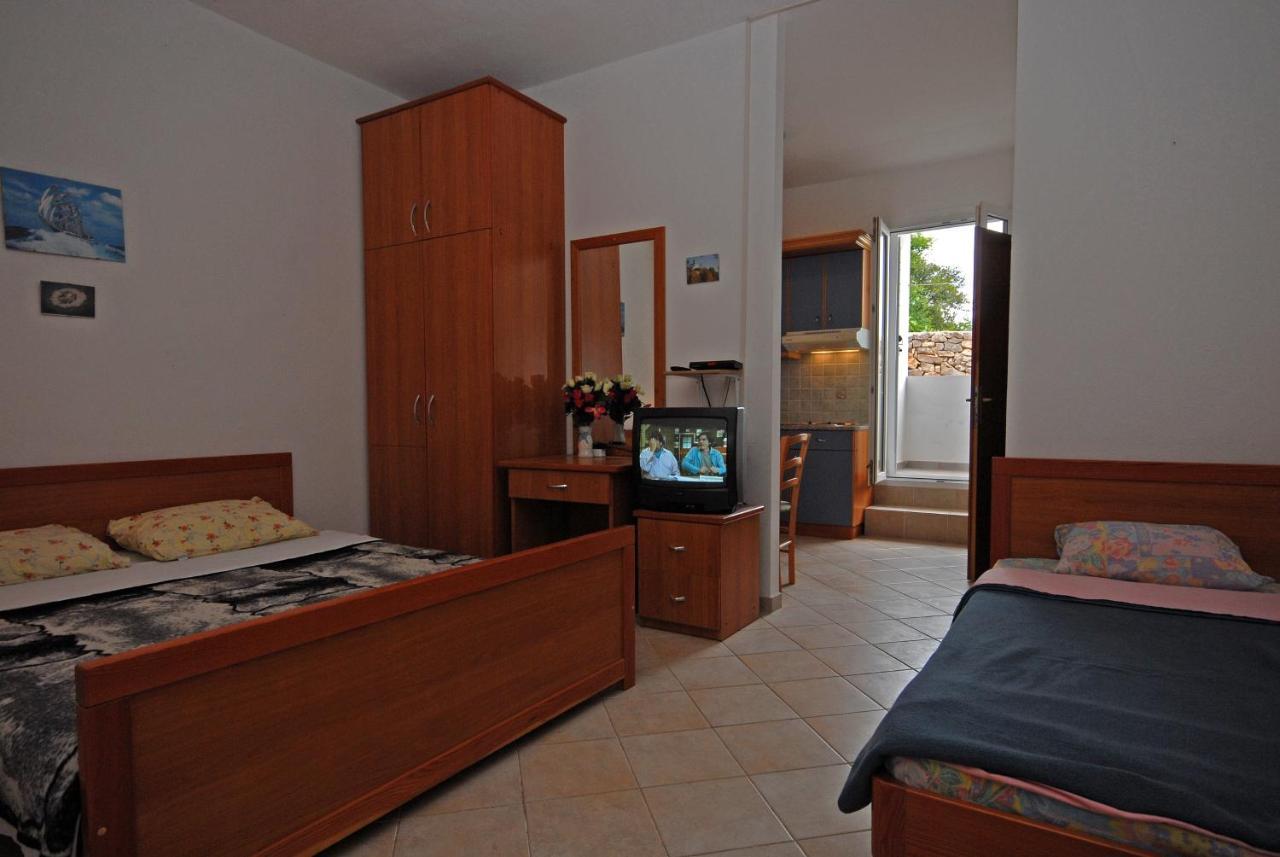 Apartments And Rooms With A Swimming Pool Kali, Ugljan - 14083 外观 照片
