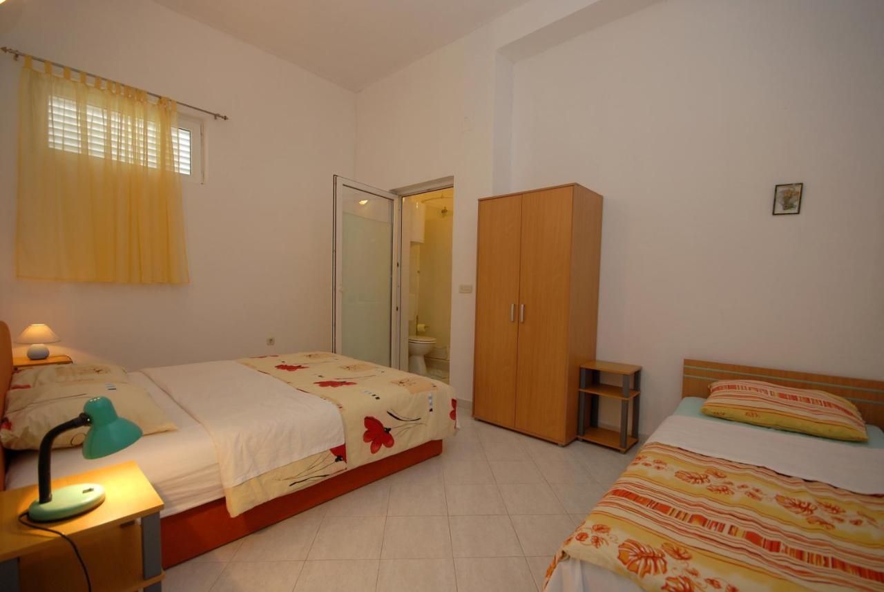 Apartments And Rooms With A Swimming Pool Kali, Ugljan - 14083 外观 照片